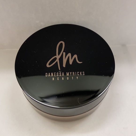 Danessa Myricks Beauty Evolution Powder in 2.5 - Picture 5 of 8